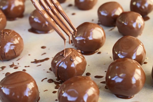 Drizzle peanut butter balls with chocolate 