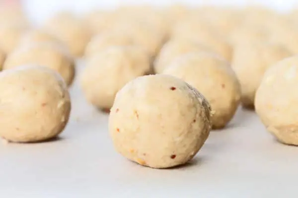 Roll peanut butter mixture into balls
