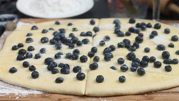 Blueberry Lemon Pull-Apart Bread Cutting