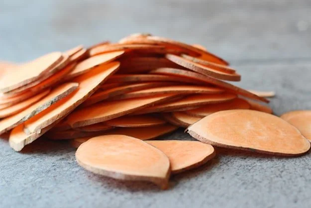 Baked Sweet Potato Chips with Blue Cheese Sauce and Bacon 9