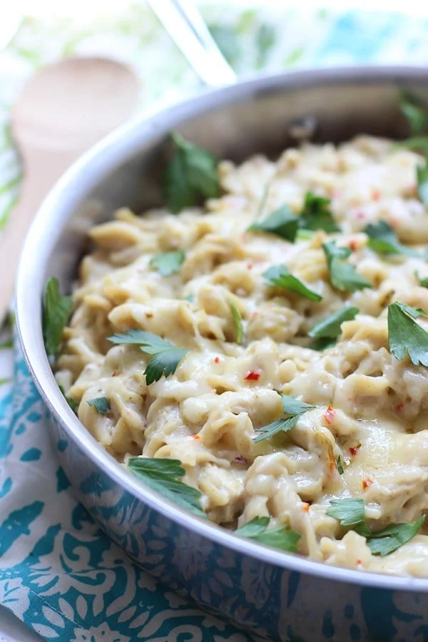 One Pan Sour Cream &amp; Jalapeno Cheddar Enchilada Pasta via cookingforkeeps.com