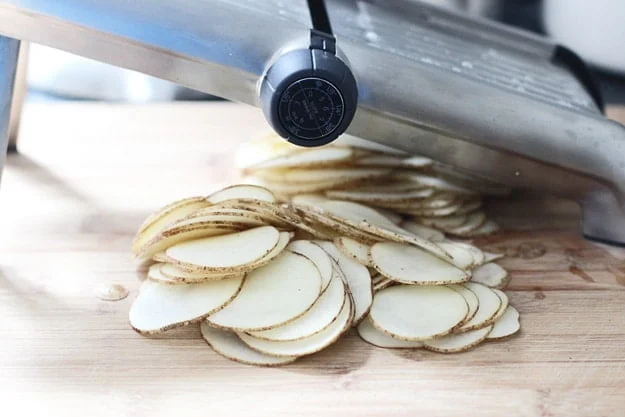 Crispy Baked Potato Chips with Garlic, Thyme and Parmesan 