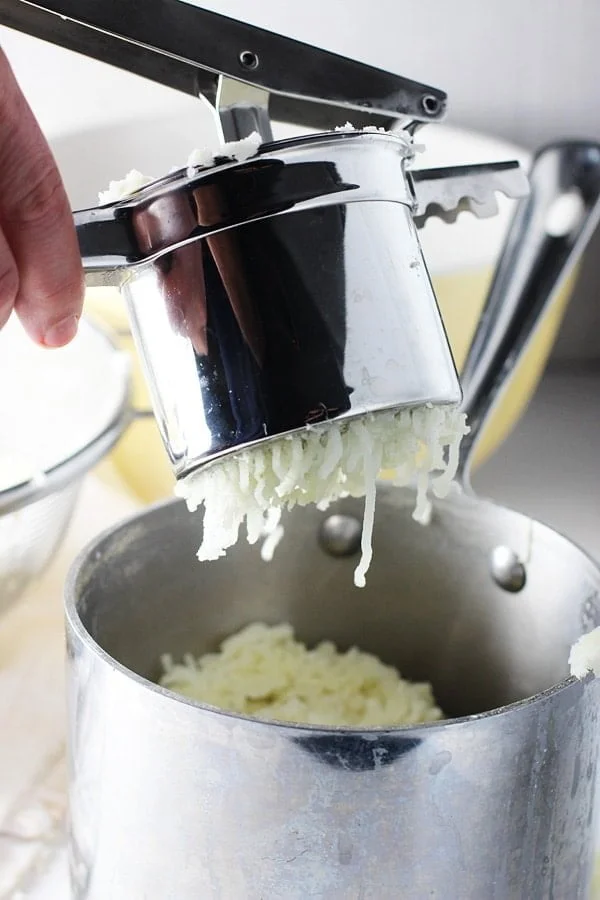 Secrets to Making the Creamiest, Dreamiest, Most Delicious Garlic Mashed Potatoes | Cooking for Keeps #thanksgiving #sides #mashepotatoes