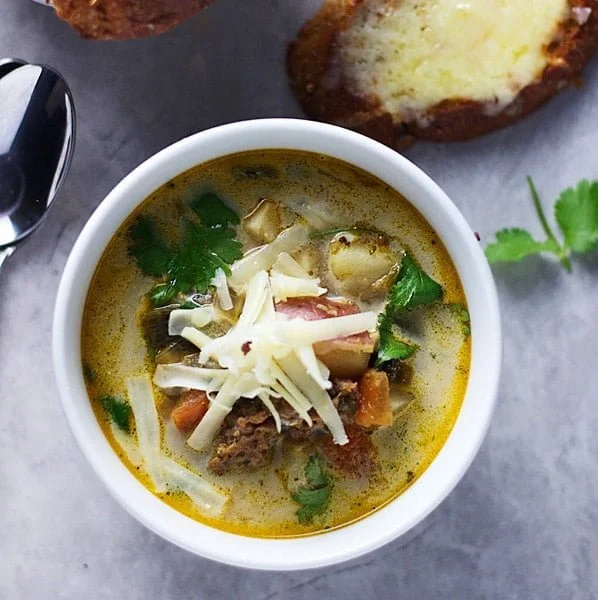 Spicy Poblano and Sausage Chowder with Sharp Cheddar Crostini - A super easy, healthy and DELICIOUS weeknight soup! | cookingforkeeps.com #soup