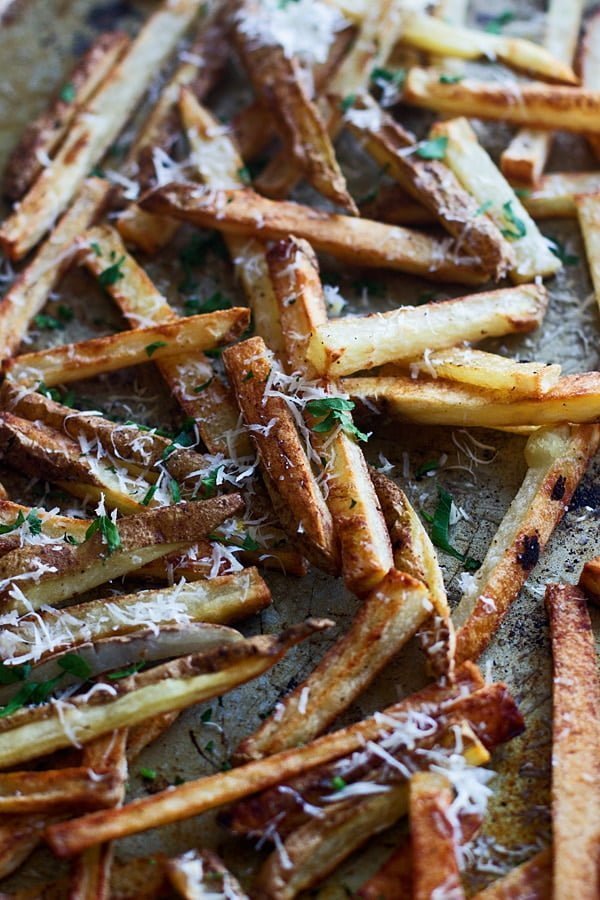 Insanely Crispy Baked Fries with Cheater Herbed Aioli -Step-by-step instructions for the perfect crispy baked fry!