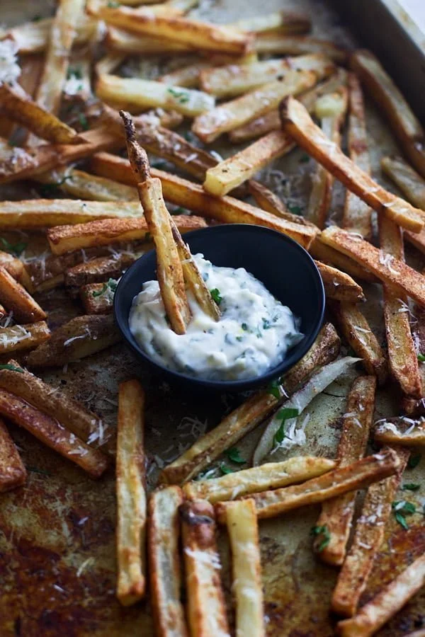 Insanely Crispy Baked Fries with Cheater Herbed Aioli-Step-by-step instructions for the perfect crispy baked fry!