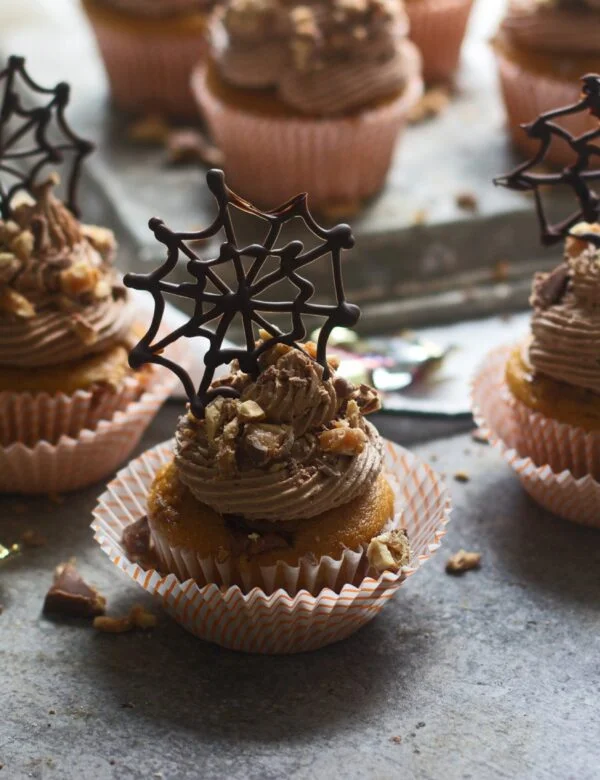 Pumpkin Snickers Cupakes with Chocolate Buttercream 2
