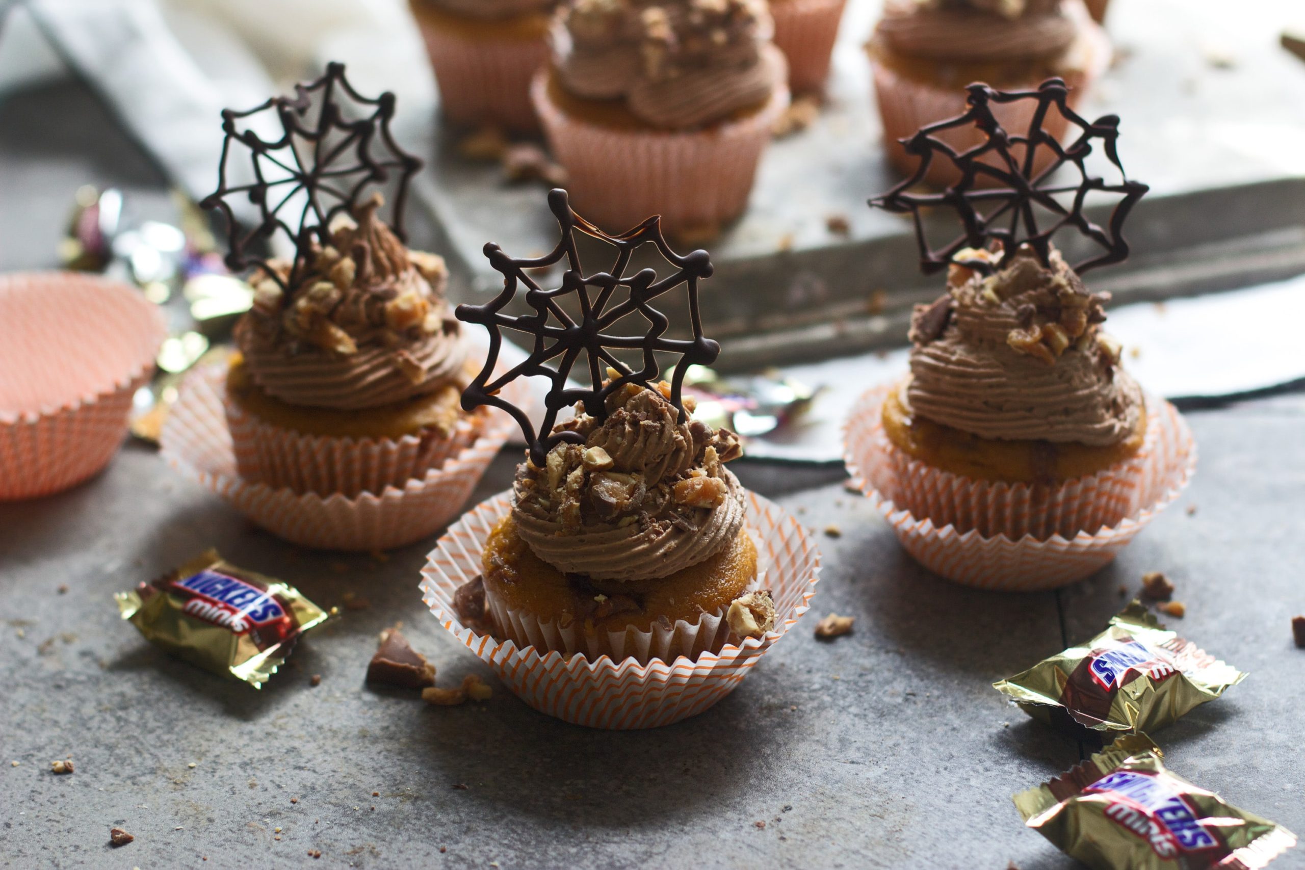 Pumpkin Snickers Cupakes with Chocolate Buttercream 2