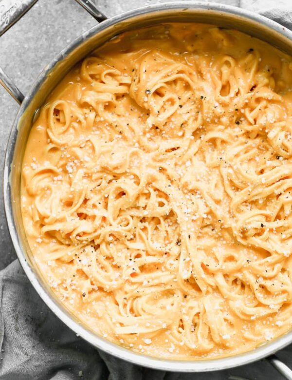 Roasted Butternut Squash Pasta (5 Ingredients!) : Creamy pureed butternut squash tossed with fresh linguine, plenty of parmesan cheese, and starchy pasta water. Cheesy and delish!