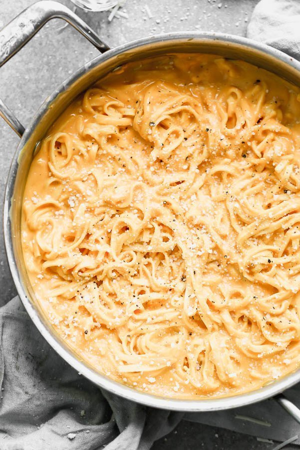 Roasted Butternut Squash Pasta (5 Ingredients!) : Creamy pureed butternut squash tossed with fresh linguine, plenty of parmesan cheese, and starchy pasta water. Cheesy and delish! 