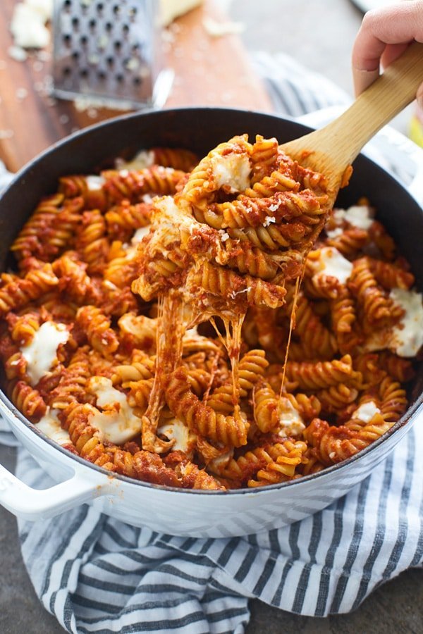 Easy Sun-Dried Tomato and Mozzarella Pasta