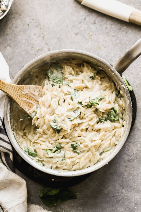 Creamy One Pot Spinach Orzo. 25 minutes, minimal ingredients, maximum flavor! 