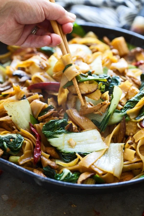 Easy Drunken Noodles with mushrooms, boy choy, thai basil, baby corn and chicken