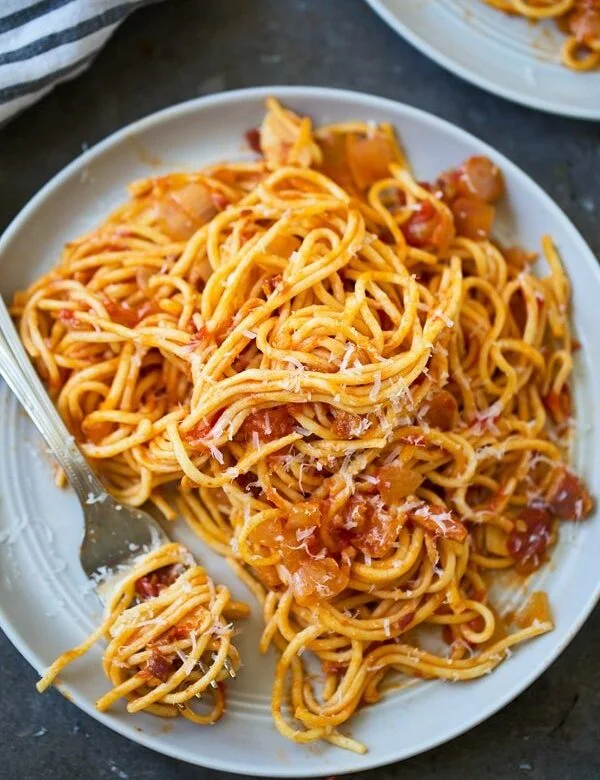 The BEST Spaghetti all’Amatriciana (With fresh tomatoes and homemade spaghetti)