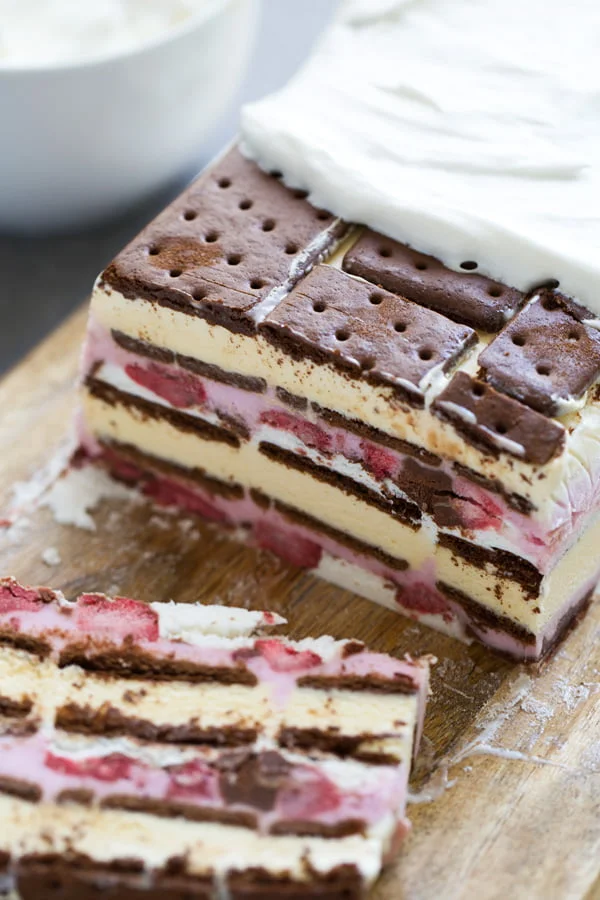 Oreo Ice Cream Cake (5 Ingredients!) - Chelsea's Messy Apron