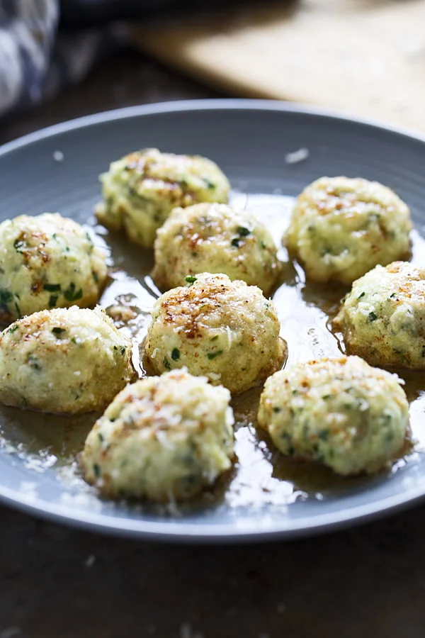 Spinach &amp; Ricotta Gnudi with Brown Butter - Light, pillowy and melt-in-your-mouth delicious! 
