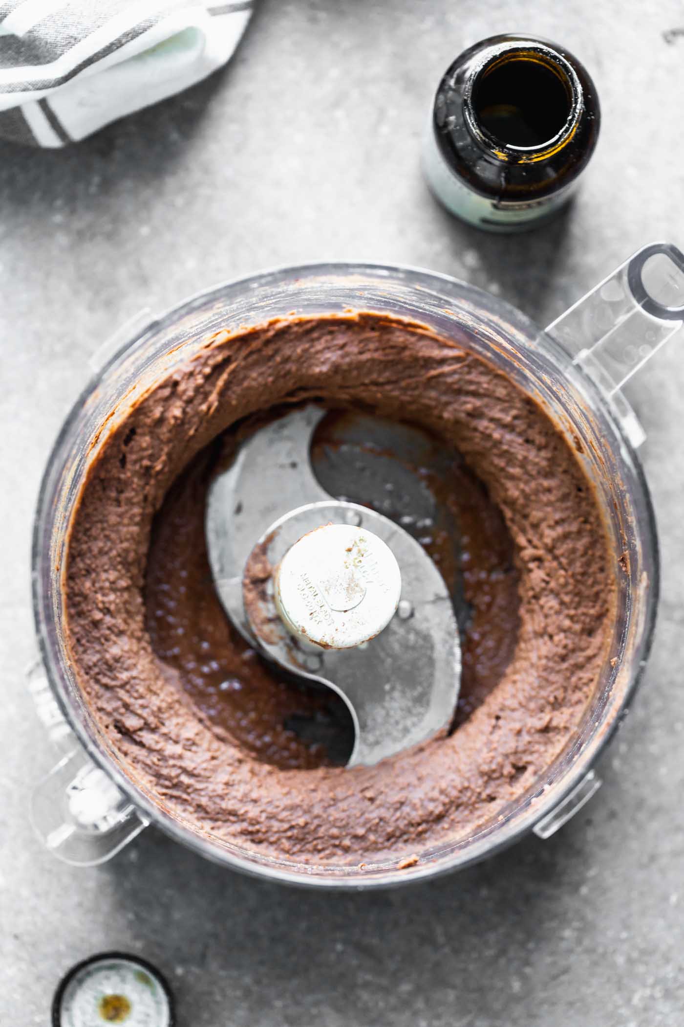 Chocolate Hummus: An easy, healthy way to get your chocolate fix without all the guilt! 