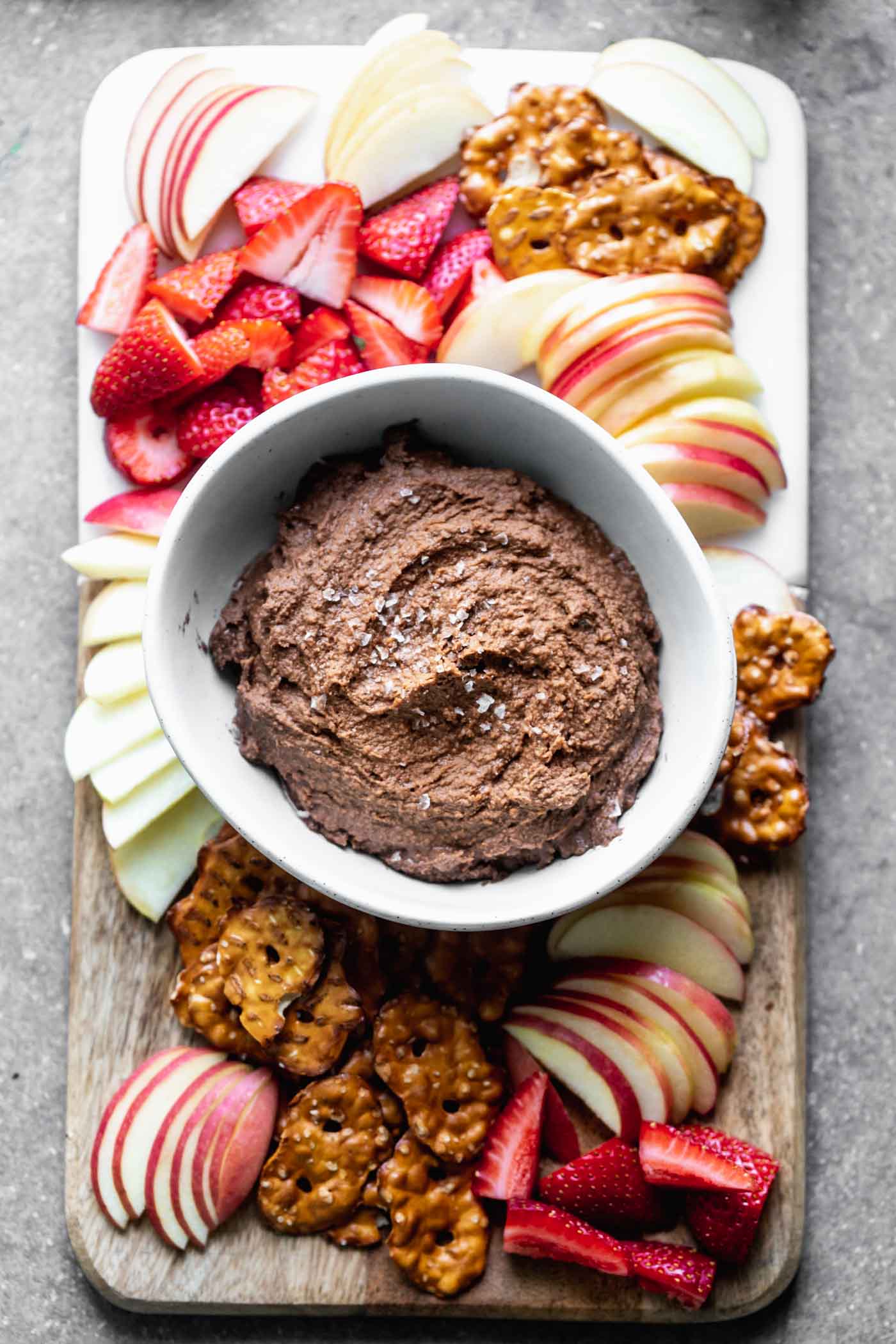Chocolate Hummus: An easy, healthy way to get your chocolate fix without all the guilt! 