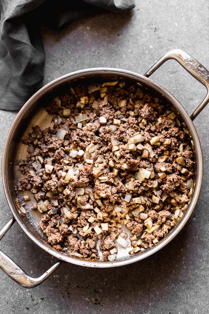 Cook ground beef, mushrooms, onions and garlic. 