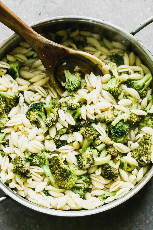 Garlicky broccoli with cavatelli and white wine sauce