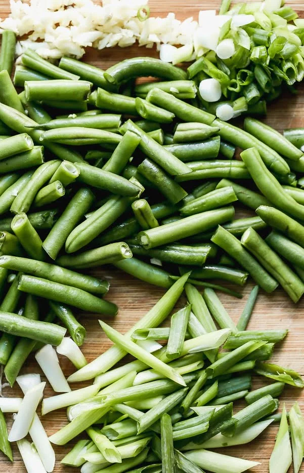 Green beans, garlic, green onions