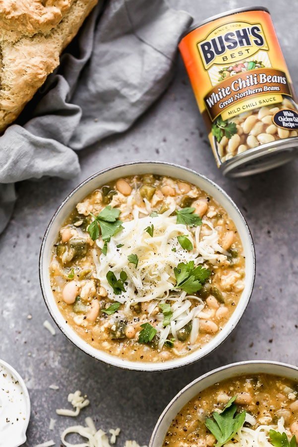 Grab your family, the remote, and your favorite sports shirt, and whip up a batch of our new favorite dish to enjoy tailgating at home- Green Chicken Chili. Salsa verde, roasted jalapeños, ground chicken, and plenty of BUSH’S White Chili Beans are the foundation for our chili, while notes of apple cider vinegar and cumin round it out.