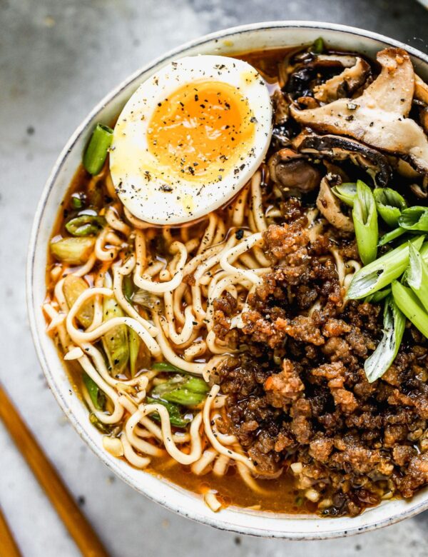 These semi-homemade Pork Miso Ramen Bowls are packed with a spicy miso broth, crispy hoisin pork, quick-pickled mushrooms, a jammy egg (of course), and chewy ramen noodles. They’re highly addictive, perfect for busy days, and the only thing I want to eat from now until spring. Find the full recipe with the direct link in our profile.