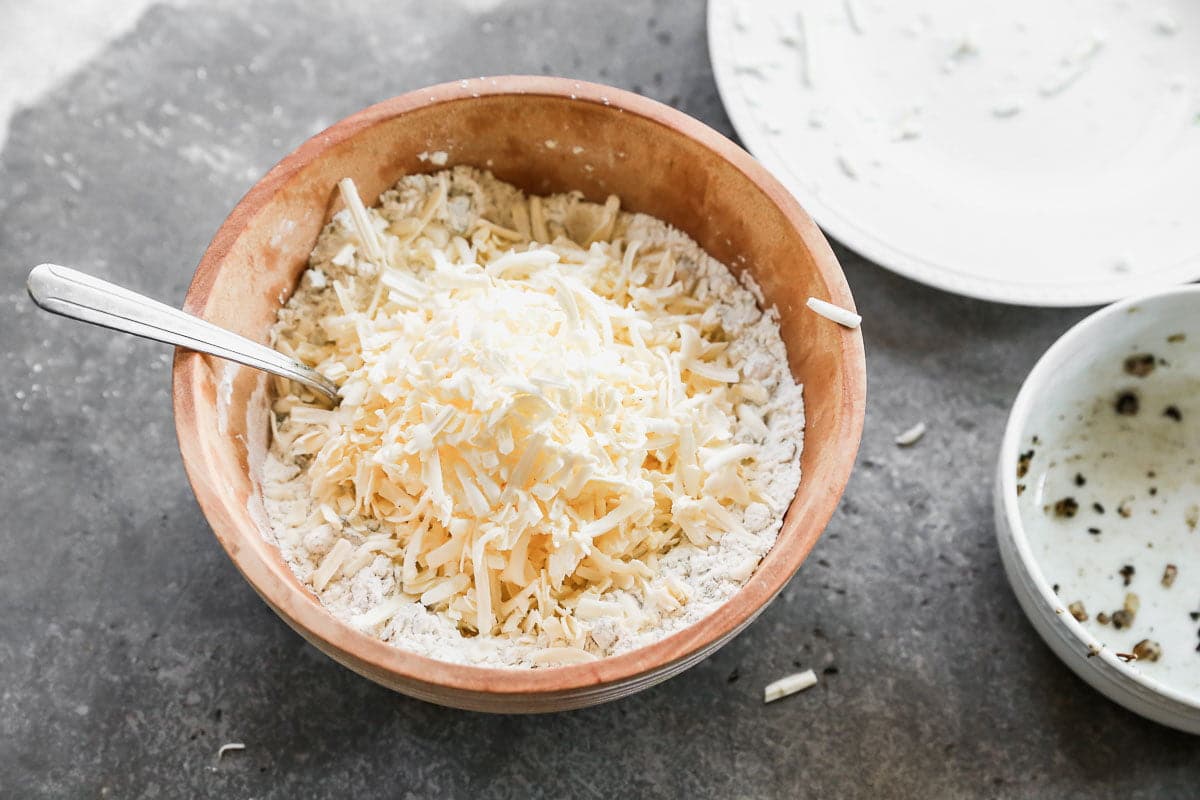 Shredded butter with flour