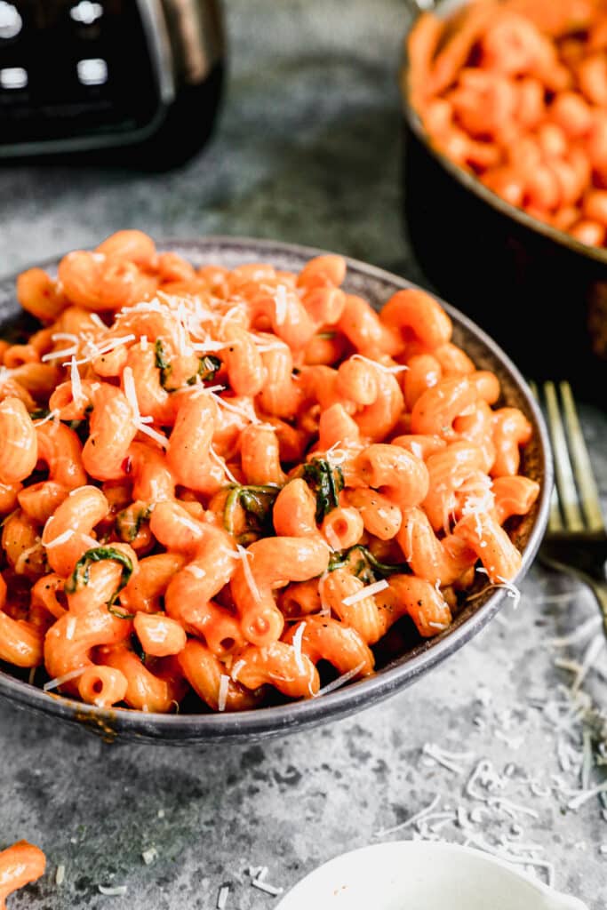 Creamy Roasted Red Pepper Pasta (with goat cheese!) made in the blender! So quick and easy. 