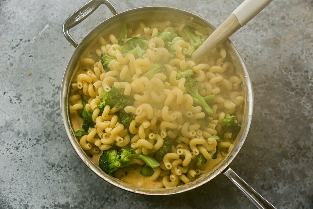 Cavatappi and broccoli