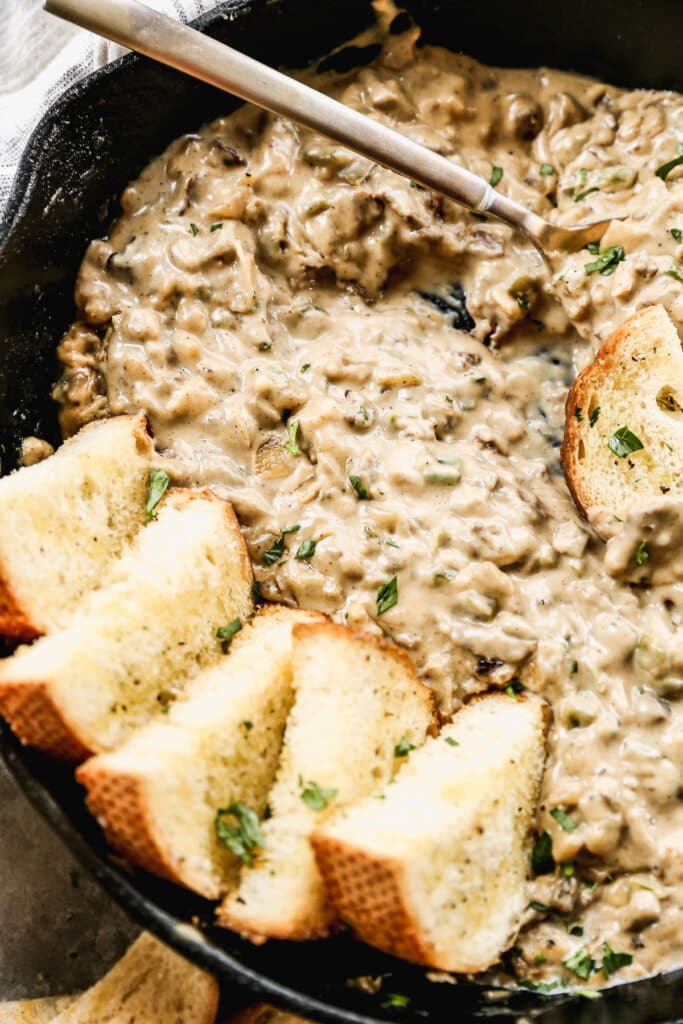 This Philly Cheesesteak Dip is SINFULLY delicious. This easy dip is packed with crispy steak, tangy provolone cheese, mozzarella, and gooey white American cheese. It’s studded with green peppers, mushrooms, and a creamy sauce, you can’t resist.