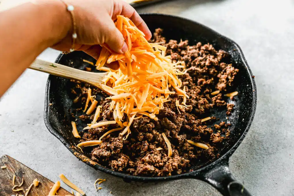 Seasoned ground beef with cheddar cheese